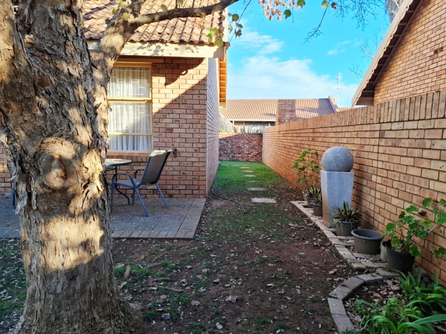 2 Bedroom Property for Sale in Langenhovenpark Free State